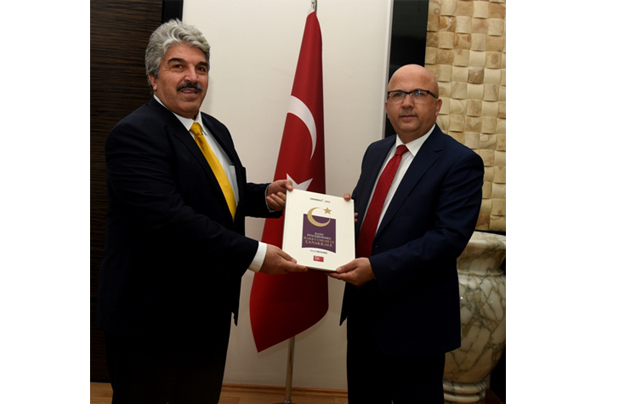 BİK Müdürü Çalışkan’dan Başkan Çoban’a kitap