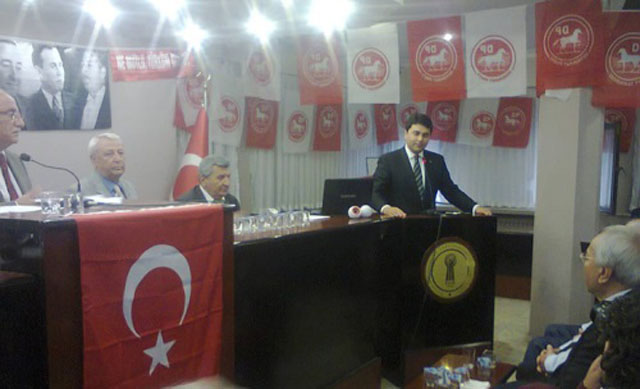 Birileri Atatürk’ü hafifletmek istiyor