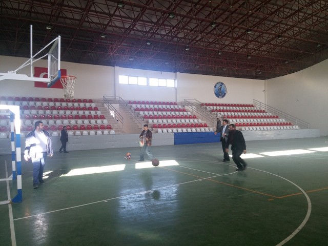 Bolvadin’e yakışan spor salonu