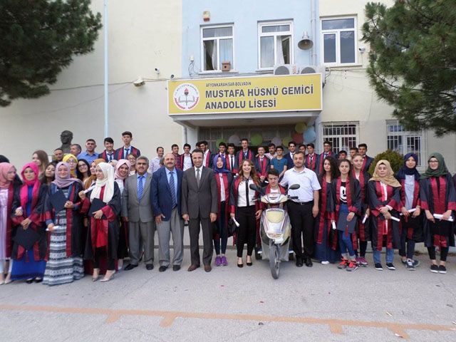 Bolvadin Kaymakamı Akpay, mezuniyete katıldı