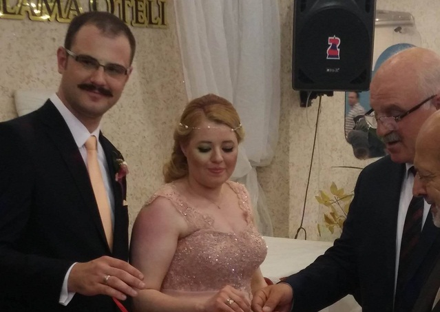 Buse ve Emre evliliğe ilk adımı attılar