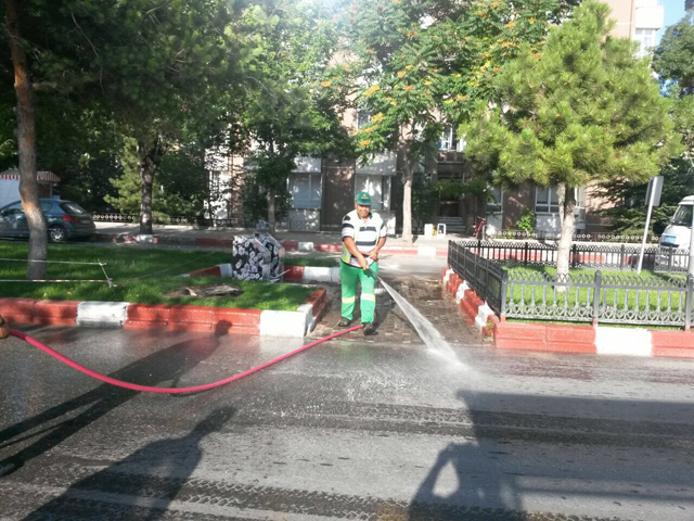 Caddeler bayrama hazırlanıyor