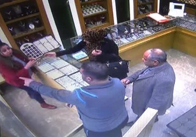 Çaldıkları Altınlarla Bağıra Çağıra Kaçtılar