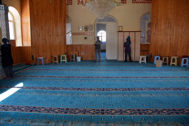 Çay’da camilerde ramazan temizliği yapıldı
