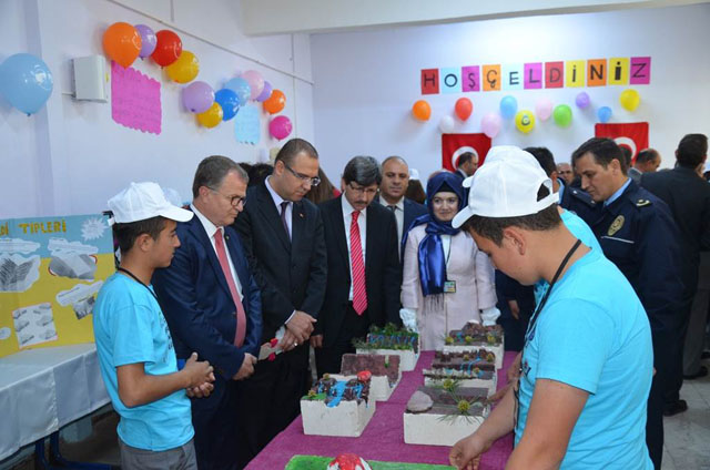Çay’da TÜBİTAK Bilim Fuarı açıldı