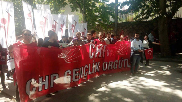 CHP’li gençler Atatürk’ün huzuruna çıktı