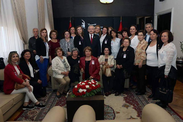 CHP’li kadınlar Kılıçdaroğlu’nu ziyaret ettiler