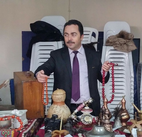Çifte tabancalı kovboy gibi