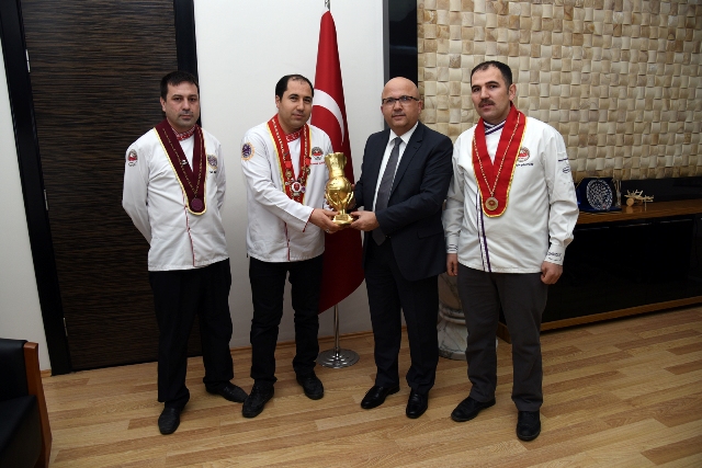 Çoban, madalyalı açıları kutladı