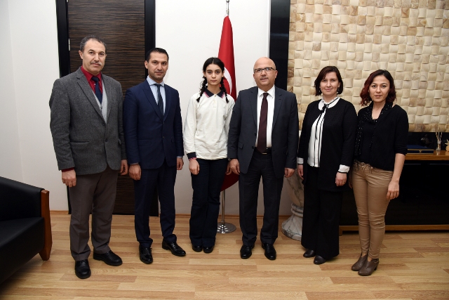 Çoban ve Yalçın, TEOG birincisi Fatma Betül Fişne’yi kutladı