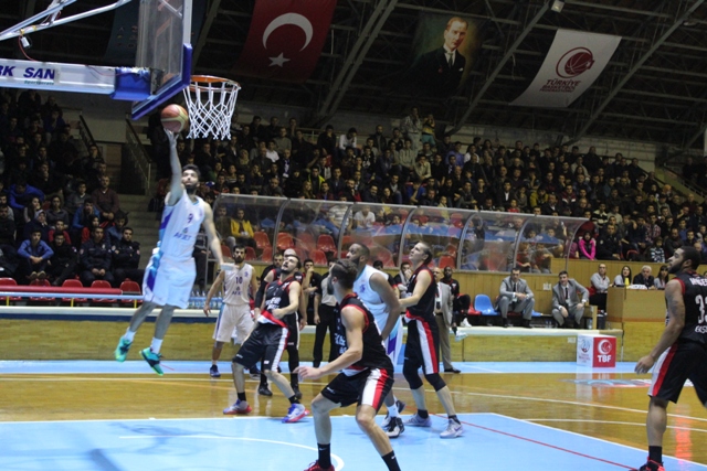 David Weaver Eskişehir Basket maçını uzatmaya götürmedi 62-60