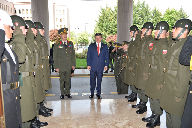 Davutoğlu'ndan Genelkurmay'a veda ziyareti