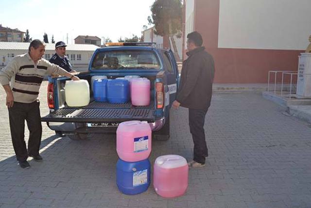 Dazkırı Belediyesi’nden okullara temizlik malzemesi