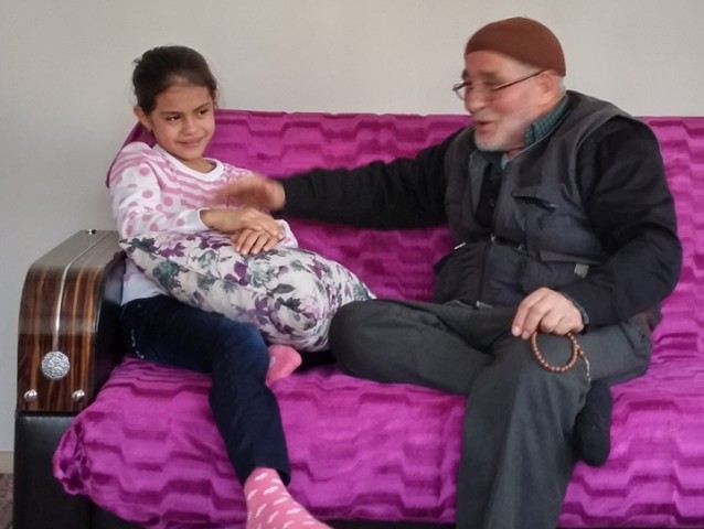 Dede torun pek neşeliler