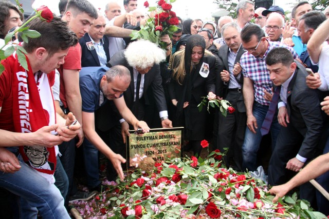 Demirel’in Mezarına Özel Güvenlik