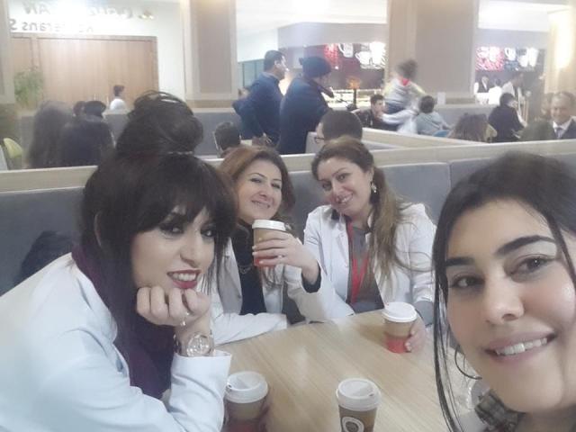 Ders arası kantinde sohbet