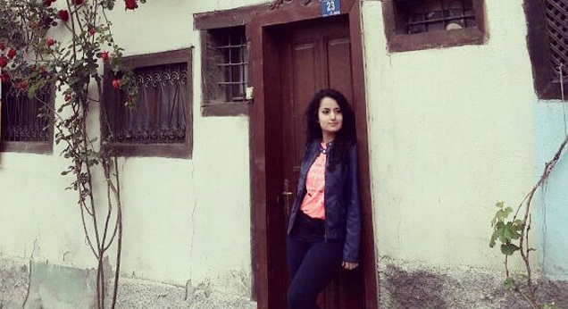 Derya, Afyon sokaklarında