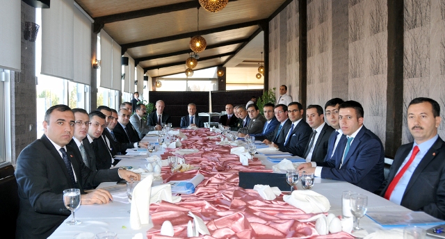 Devam eden kamu yatırımlarının durumu görüşüldü