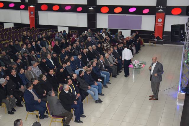 Dilipak’ın konferansına yoğun ilgi
