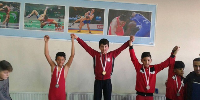 Dinar Belediye Spor Güreş Takımı Şampiyon Oldu