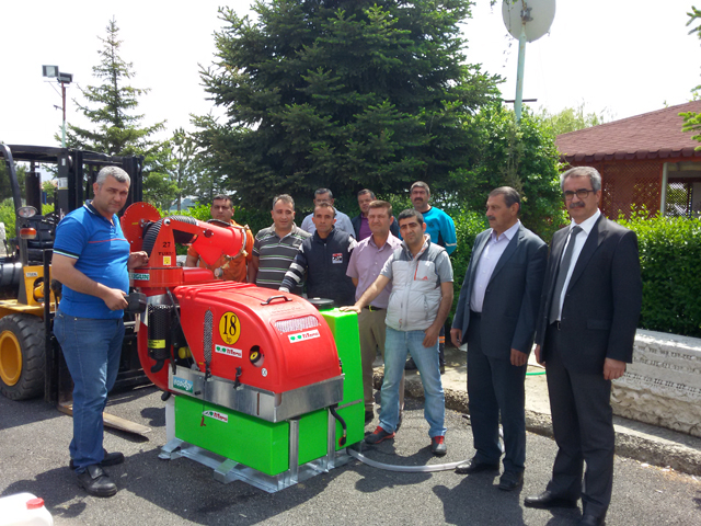 Dinar Belediyesi’ne çok amaçlı ilaçlama makinesi