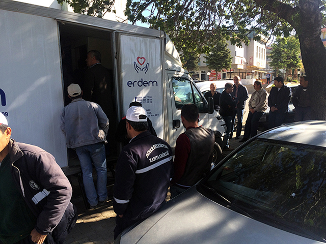 Dinar Belediyesi taşeron işçilerine sağlık kontrolü