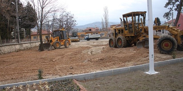 Dinar Belediyesi tesviye ve düzenleme çalışması yaptı
