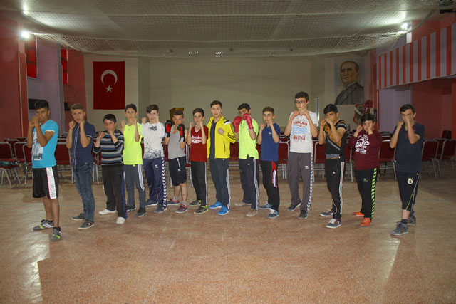 Dinar’da boks kursu başladı