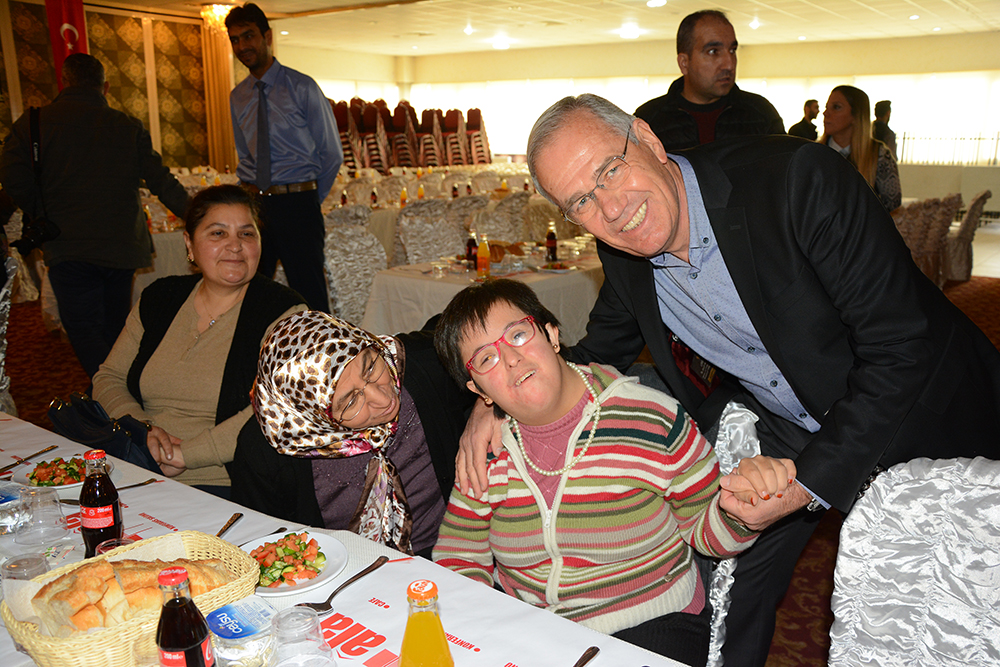 Dinar’da engelliler günü programı muhteşem oldu