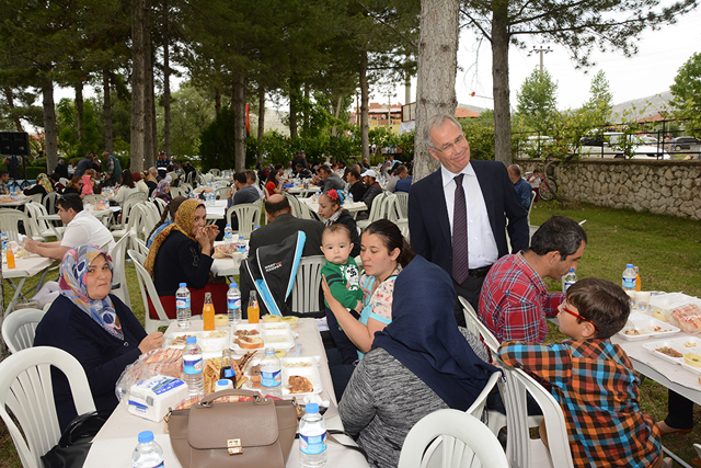 Dinar’da Geleneksel Engelsizler Pilav Günü düzenlendi