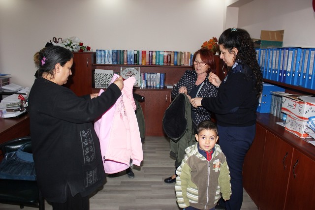 Dinar’da Öğrencilere Kışlık Giyim Yardımı