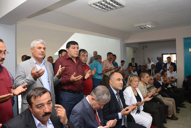 Dinar’da resmi bayramlaşma törenine yoğun ilgi