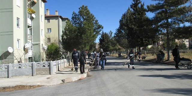 Dinar’da tüm alanlarda temizlik çalışması yapıldı