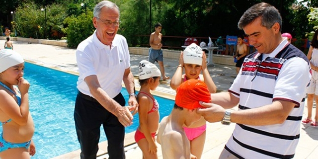 DİNAR’DA YÜZME KURSU KAYITLARI BAŞLADI
