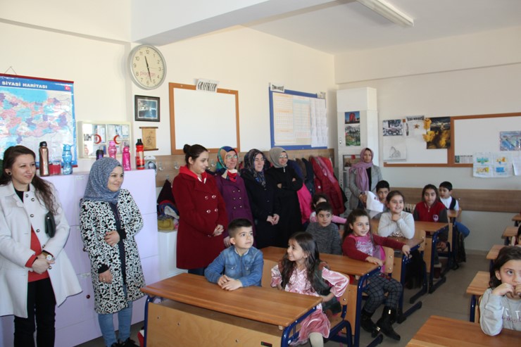 Dinar ilçesinde TOKİ İlkokulu’nda Karne Töreni