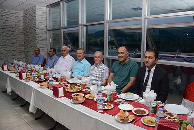 Dinar Kaymakamlığından muhtarlara iftar yemeği