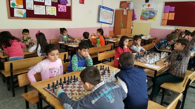 Dinar satranç yarışması düzenlendi