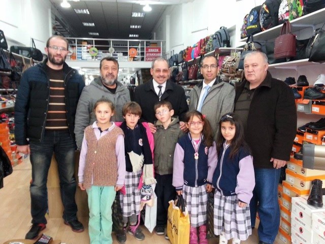 Dinar'da Semerkand Ve Dimçek’ten Öğrencilere Yardım