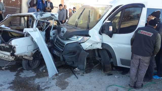 Dinar'da Trafik Kazası, 2 Yaralı