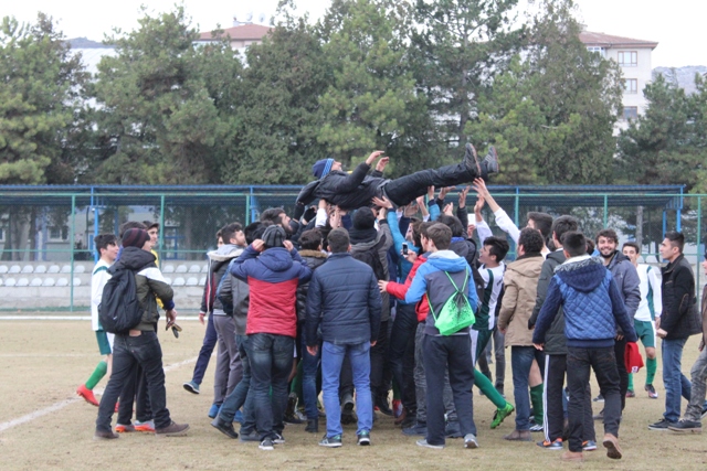 Dinarspor U-17’lerde Şampiyonluğa ulaştı