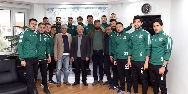 Dinarspor Yönetimi ve oyuncularından Başkan Acar’a ziyaret