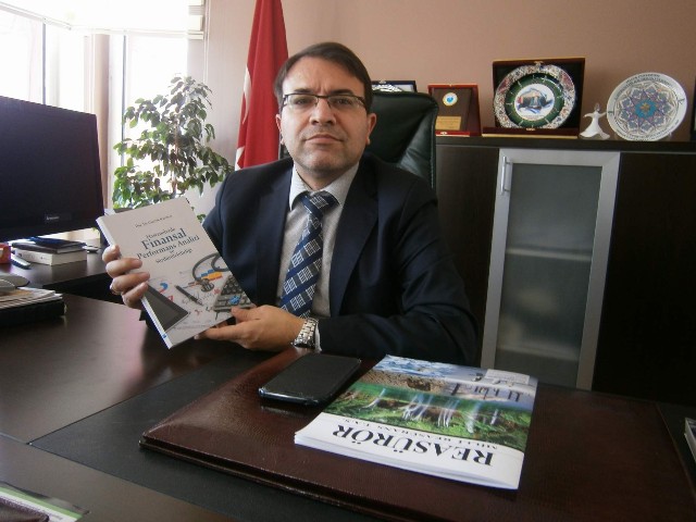Doç. Dr. Cantürk Kayahan'dan hastane yönetimi kitabı