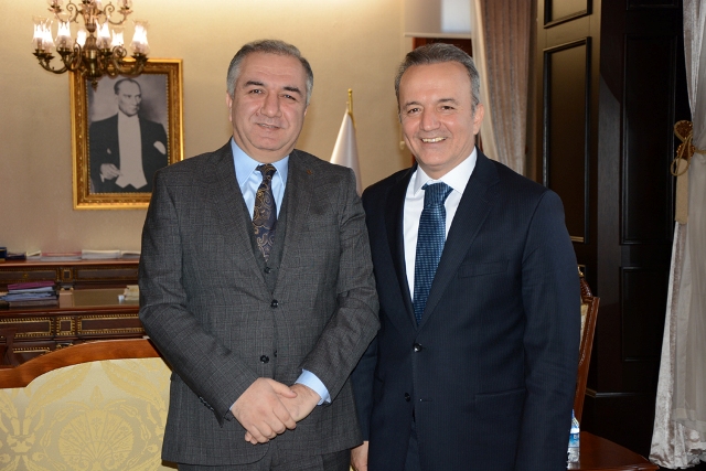 Dr. Arabacı, Parkhayat Hastaneleri hakkında Vali Güner’e bilgi verdi