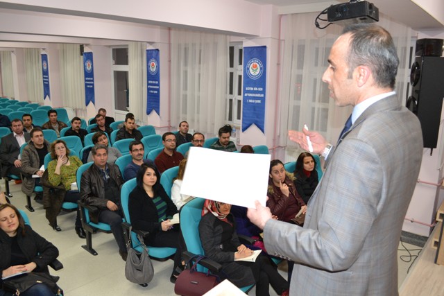Eğitim Bir-Sen üyelerini yöneticiliğe hazırlıyor