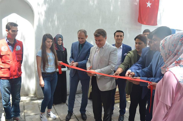 ‪El sanatları sergisi açıldı