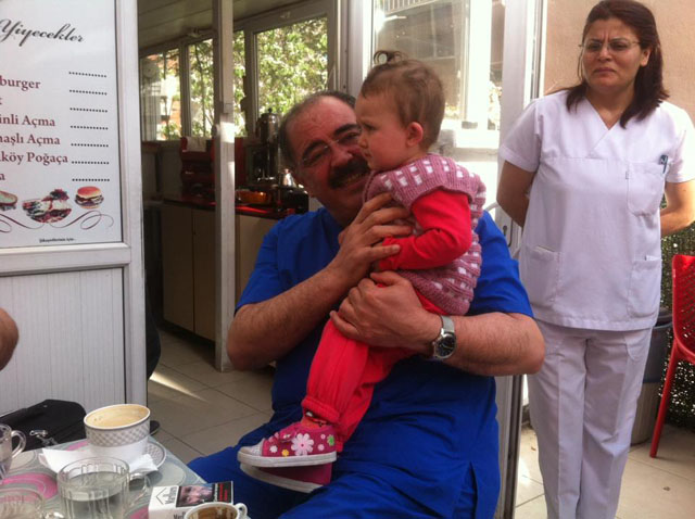 Elif'ten doktor amcaya ziyaret
