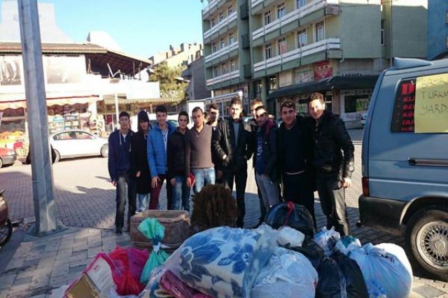 Emirdağ AK Gençlik Türkmenlere yardım elini uzattı