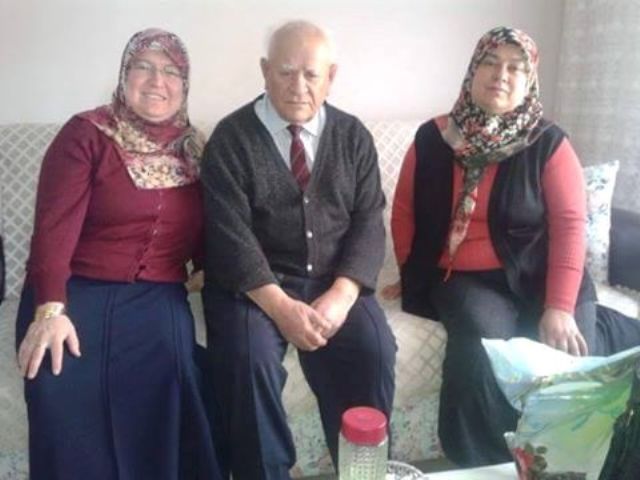 Emirdağ Belediyesi, emekli öğretmenlerin yanında