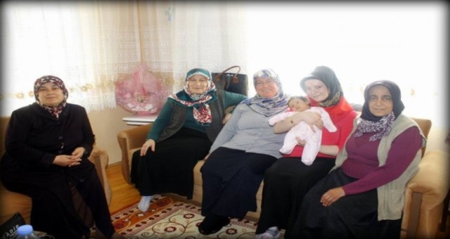 Emirdağ Belediyesi’nden 8 bebeğe ‘hoş geldin’ ziyareti