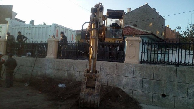 Emirdağ Çay Dere’de temizlik çalışmaları başladı